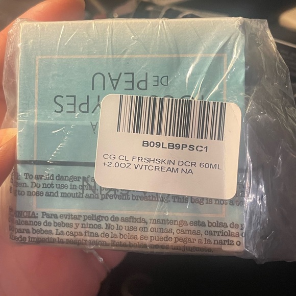 NIB COVERGIRL WATER CREAM - Picture 2 of 2